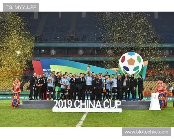 热烈祝贺穆赫亚圆梦一线队首秀全场见证青春与荣耀时刻