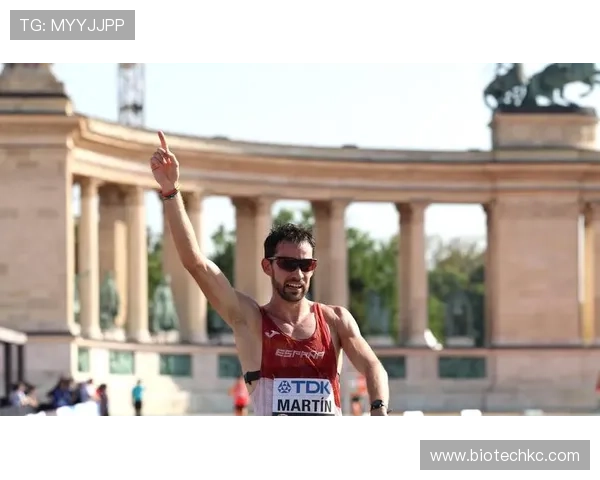 田径赛场佩雷斯强势夺冠女子三级跳远决战瞬间全场喝彩精彩尽绽放